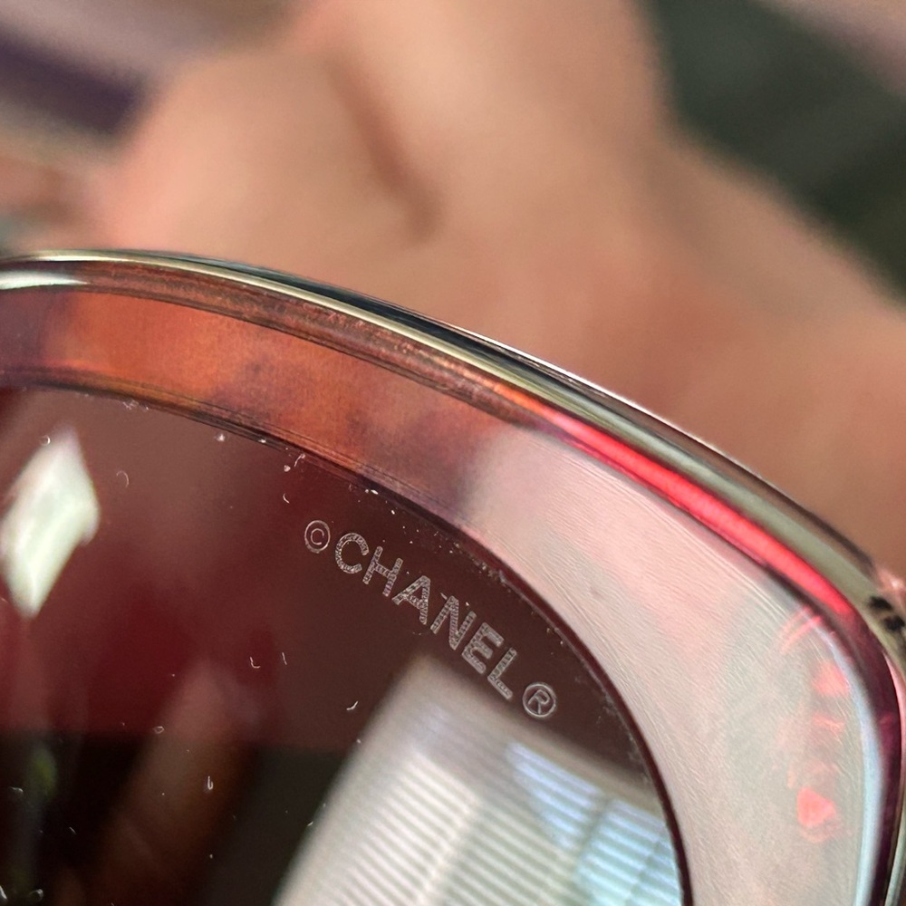 Authentic Chanel sunglasses with a lovely rose tinted frame. Original case. - Picture 8 of 8